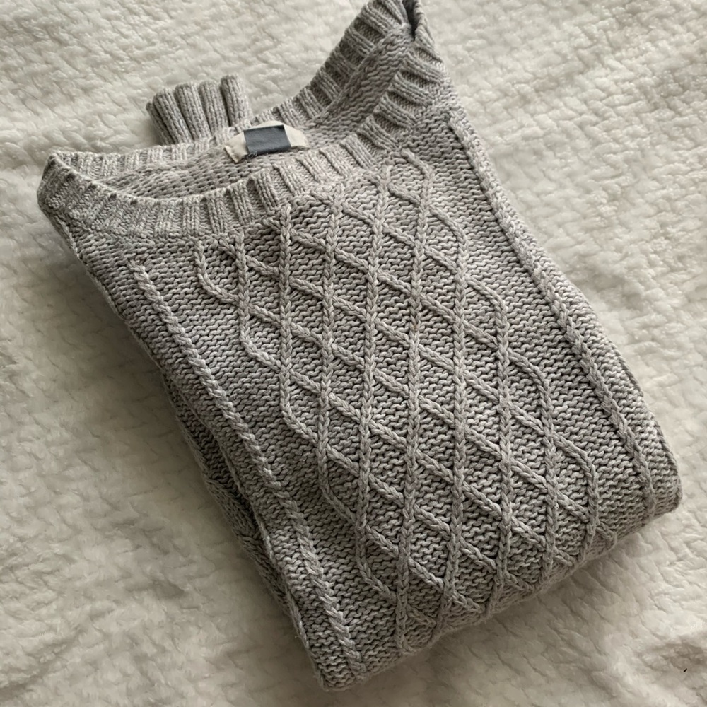 gray sweater!